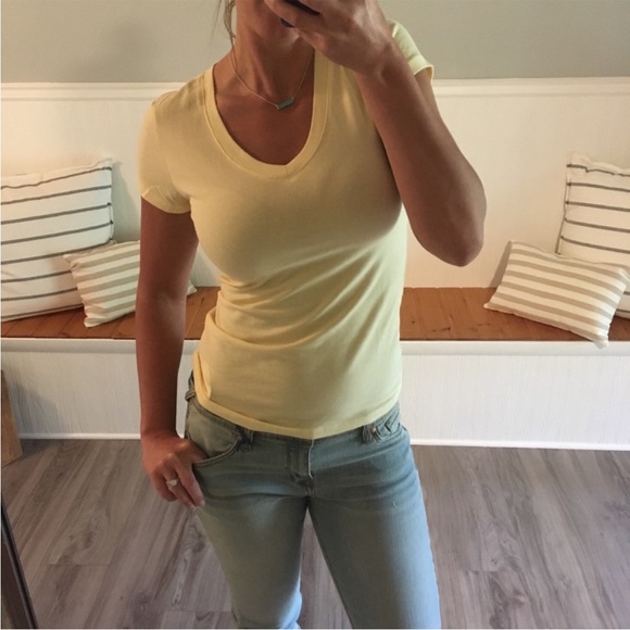 🆕 Pale Yellow Basic Tee - Picture 5 of 6